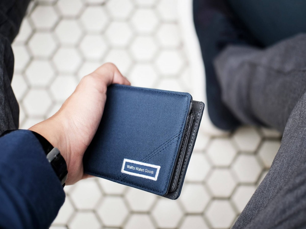 Diawali Rasa Jenuh terhadap Desain Dompet Konvensional